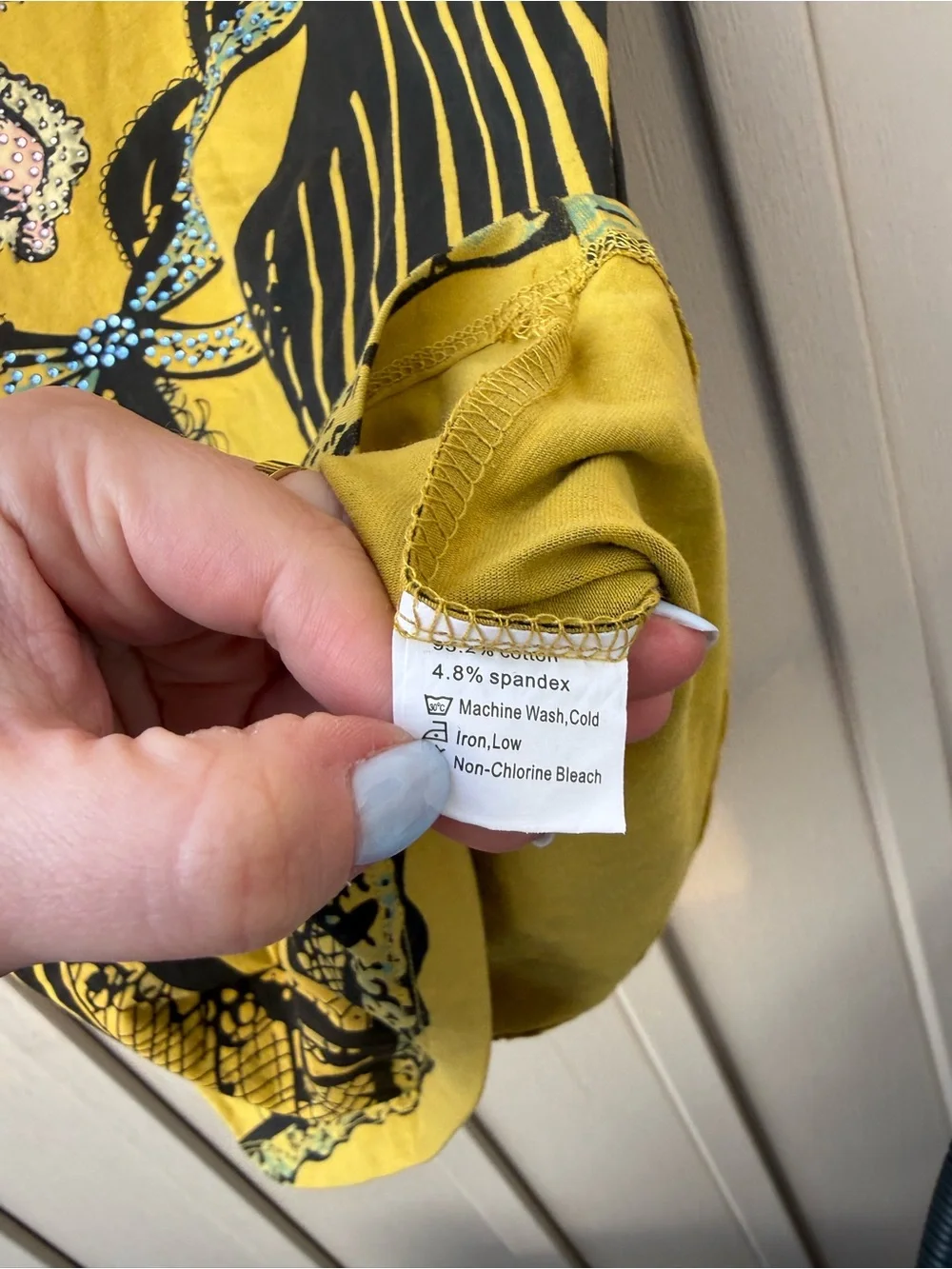 Guess Jeans Deadstock Y2K Yellow Graphic Tee with Black Print XL - Picture 6 of 6